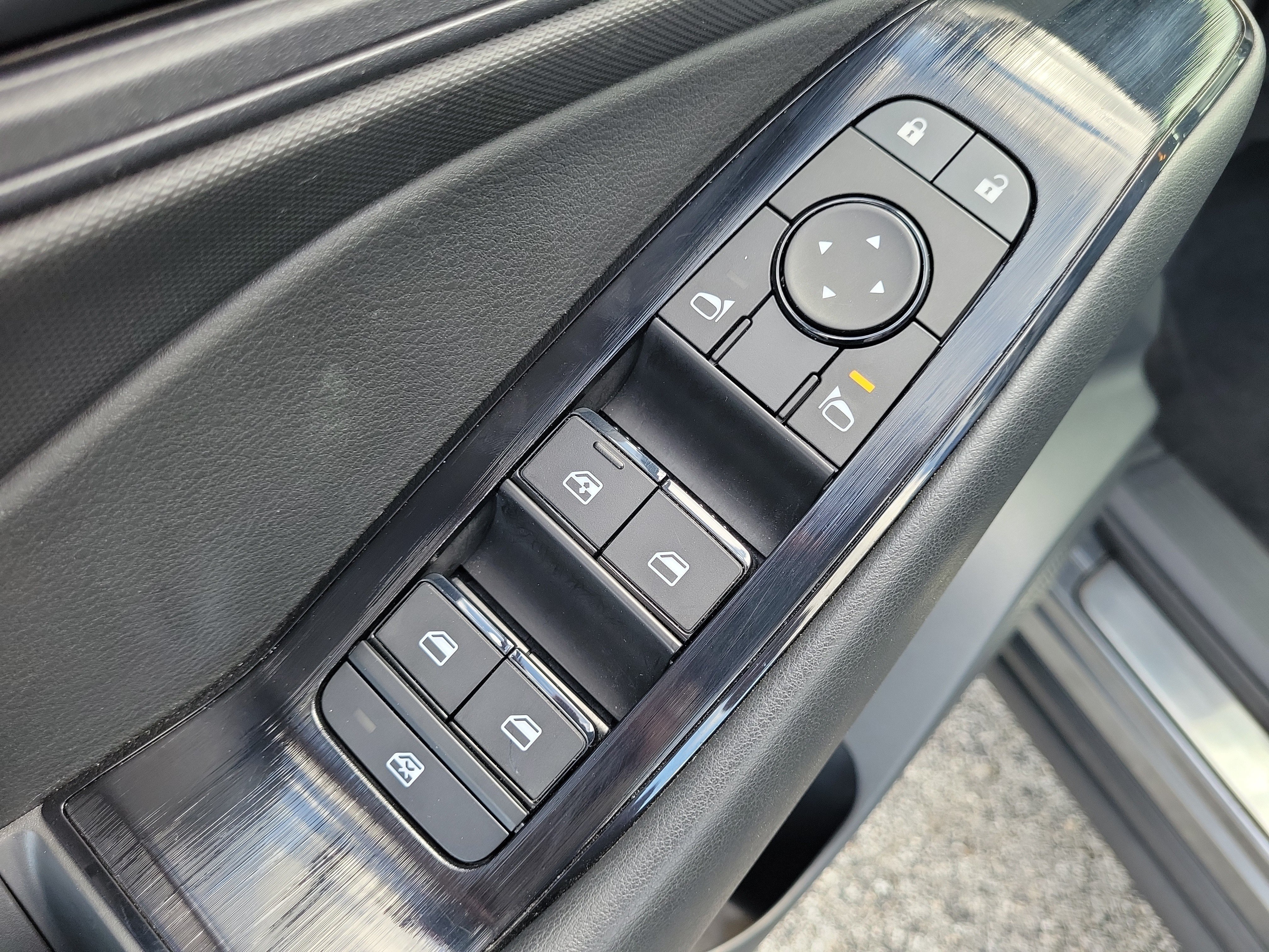 Certified 2024 Nissan Rogue S FWD image 10