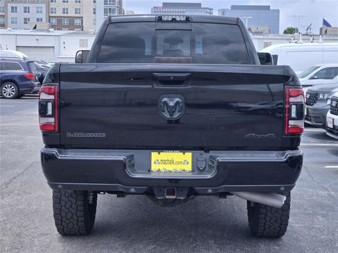 Used 2019 RAM 2500 Laramie w/ Black Appearance Package AWD/4WD image 6