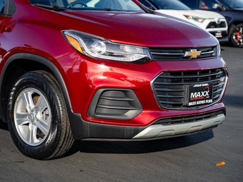 Used 2022 Chevrolet Trax LT w/ LT Convenience Package image 6