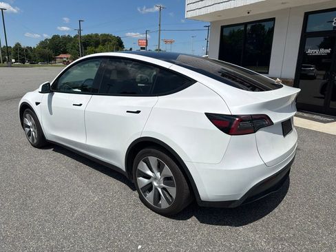 Used 2023 Tesla Model Y Long Range AWD/4WD image 5