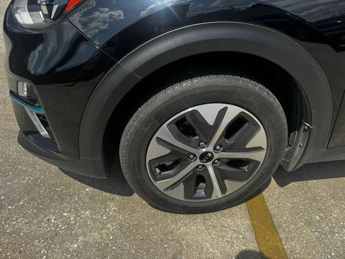 Used 2020 Kia Niro EX FWD image 7