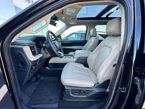 Used 2024 Ford Expedition Limited AWD/4WD image 9