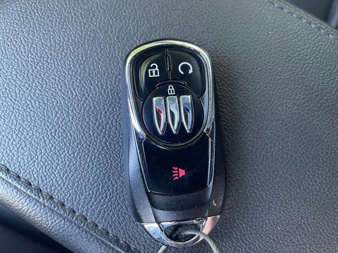 Used 2025 Buick Envista Sport Touring image 22