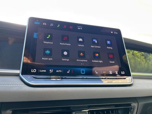 New 2026 Volkswagen Tiguan SE R-Line FWD image 34
