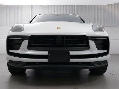 Used 2023 Porsche Macan Turbo image 10