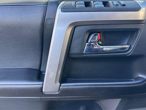 Used 2017 Toyota 4Runner SR5 Premium image 14