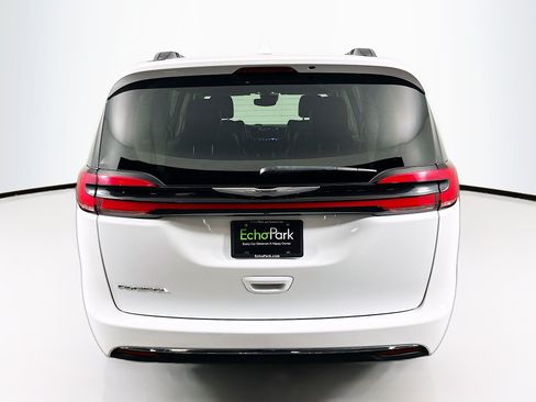 Used 2022 Chrysler Pacifica Touring-L FWD image 7