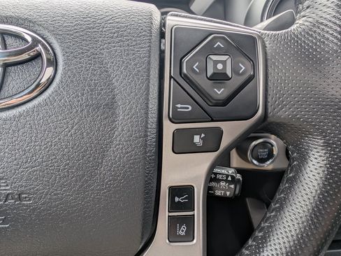 Used 2018 Toyota Tacoma Limited image 25