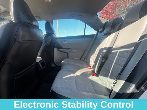 Used 2016 Toyota Camry SE image 19