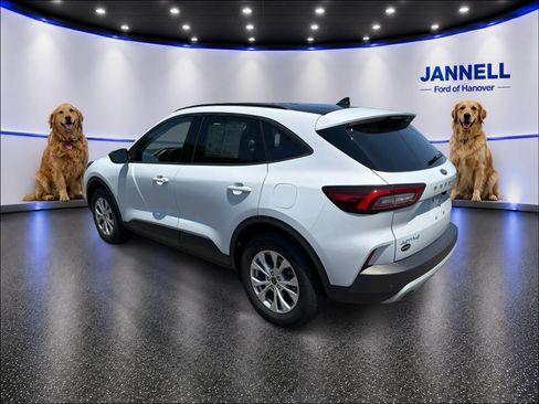 Used 2025 Ford Escape Active w/ Tech Pack #1 AWD/4WD image 8