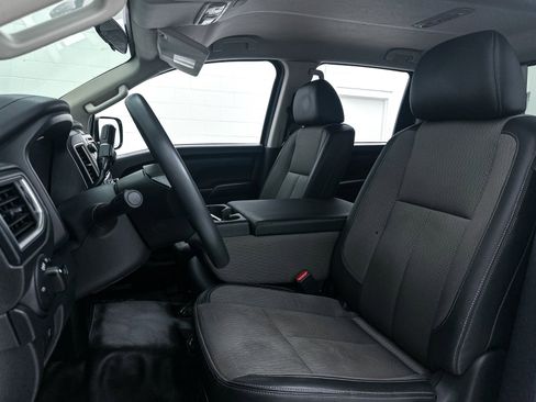 Used 2019 Nissan Titan S image 18