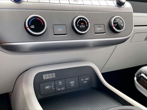 Used 2026 Hyundai Kona SE FWD image 33