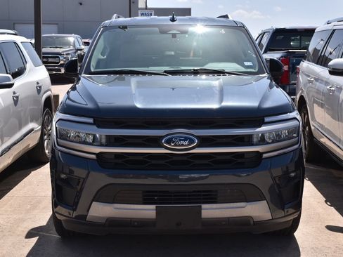 Used 2024 Ford Expedition XLT RWD image 3