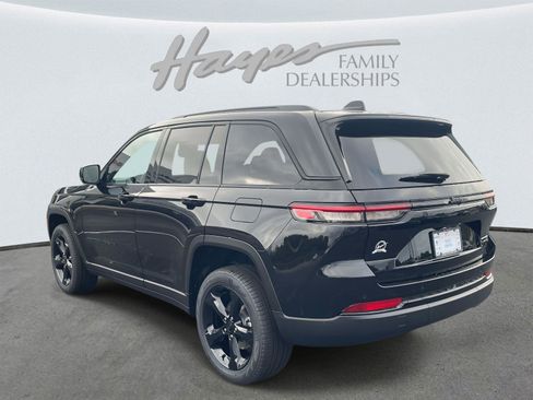 New 2025 Jeep Grand Cherokee Limited w/ Black Appearance Package RWD image 15
