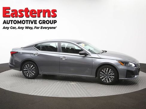 Used 2025 Nissan Altima 2.5 SV FWD image 46