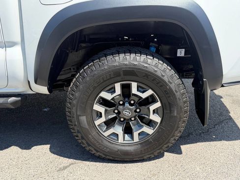 Used 2020 Toyota Tacoma TRD Off-Road w/ Technology Package AWD/4WD image 44