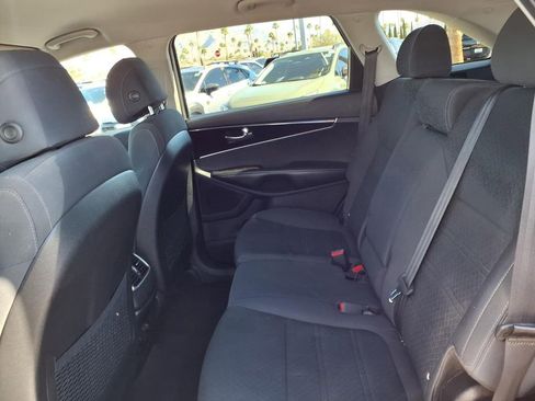 Used 2017 Kia Sorento LX image 20