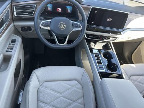 New 2026 Volkswagen Atlas SE FWD image 27