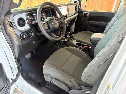 Used 2024 Jeep Wrangler Unlimited Sport AWD/4WD image 2