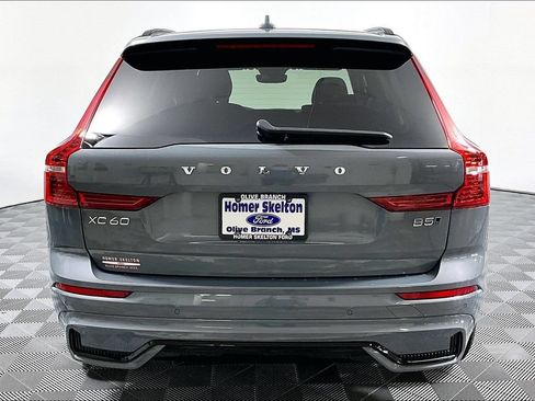 Used 2024 Volvo XC60 B5 Core AWD/4WD image 4