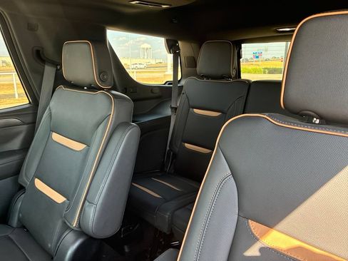 Used 2024 GMC Yukon AT4 w/ Technology Package AWD/4WD image 7