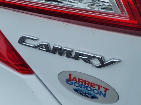 Used 2014 Toyota Camry SE w/ Moonroof Package FWD image 6