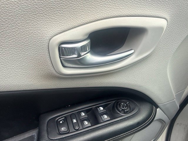 Used 2019 Jeep Compass Latitude FWD image 12