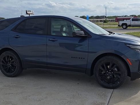 Used 2024 Chevrolet Equinox LS w/ LS Convenience Package FWD image 3