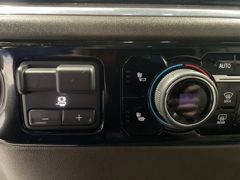 Used 2024 Chevrolet Silverado 2500 LTZ image 21