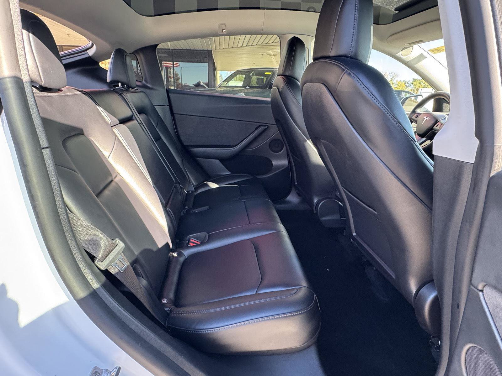 Used 2022 Tesla Model Y Long Range AWD/4WD image 24