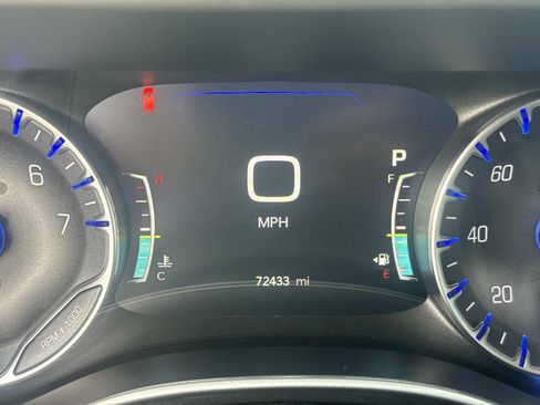 Used 2024 Chrysler Pacifica Touring-L FWD image 28