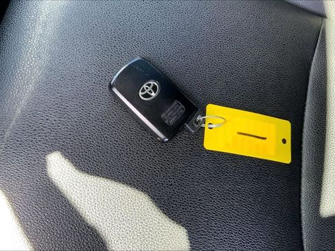 Used 2021 Toyota 4Runner Venture AWD/4WD image 18