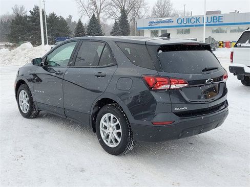 Used 2022 Chevrolet Equinox LS w/ LS Convenience Package image 4