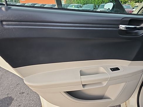 Used 2007 Chrysler 300 RWD image 15