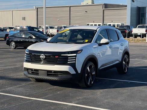 Used 2025 Nissan Kicks SR image 9