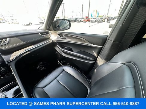 Used 2024 Jeep Grand Cherokee L Limited w/ Black Appearance Package RWD image 16