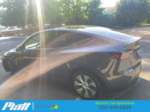 Used 2023 Tesla Model Y Long Range AWD/4WD image 4