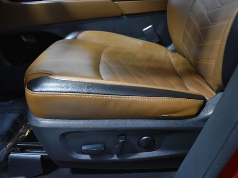 Used 2023 Nissan Pathfinder Platinum image 18