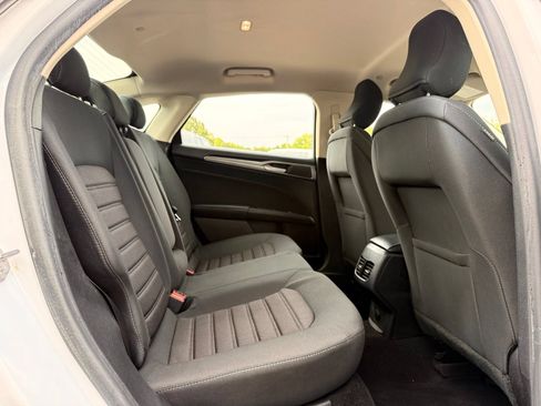 Used 2019 Ford Fusion SE FWD image 17