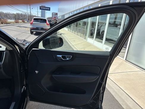 Certified 2025 Volvo XC60 B5 Plus AWD/4WD image 14