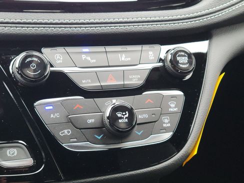 New 2026 Chrysler Pacifica Select image 20