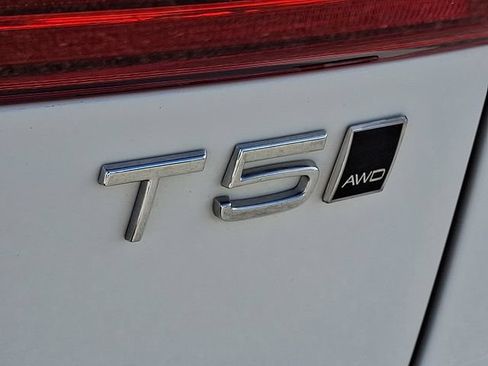 Used 2021 Volvo XC60 T5 Momentum w/ Premium Package AWD/4WD image 31