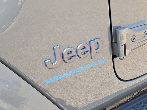 Used 2023 Jeep Wrangler Unlimited Sahara AWD/4WD image 11