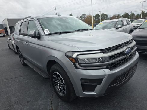 Used 2024 Ford Expedition XLT image 4