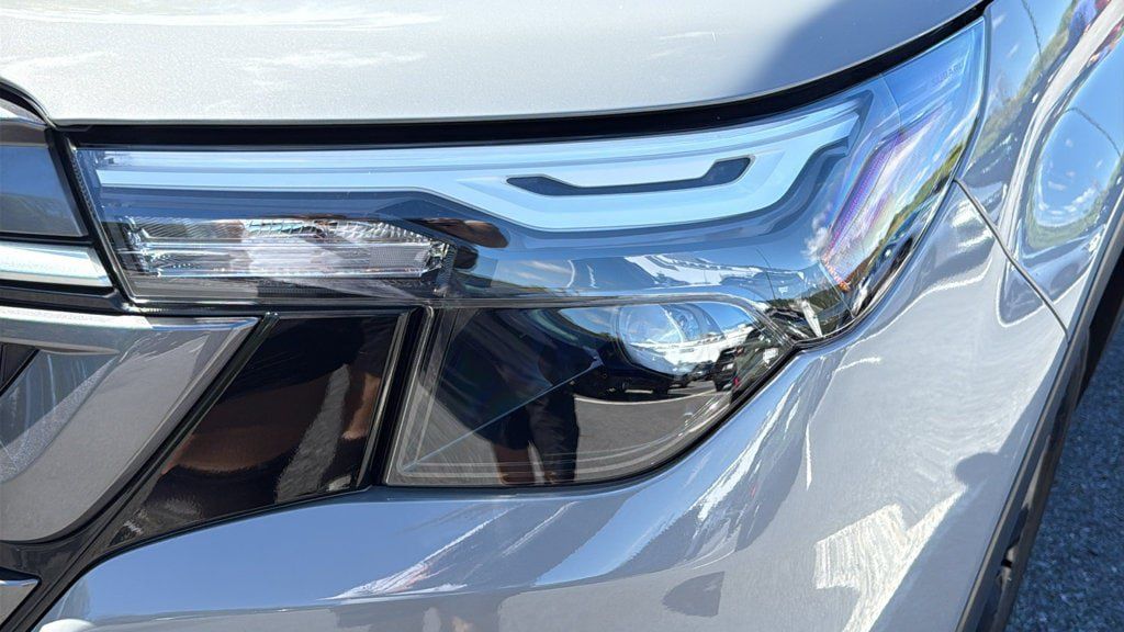 Certified 2025 Subaru Forester Premium AWD/4WD image 7