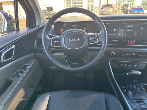 Certified 2025 Kia Carnival image 14