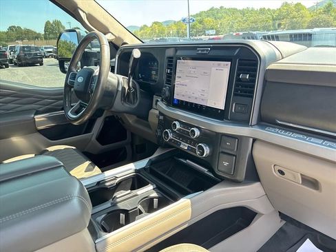 Used 2025 Ford F250 Platinum w/ Platinum Plus Package AWD/4WD image 14