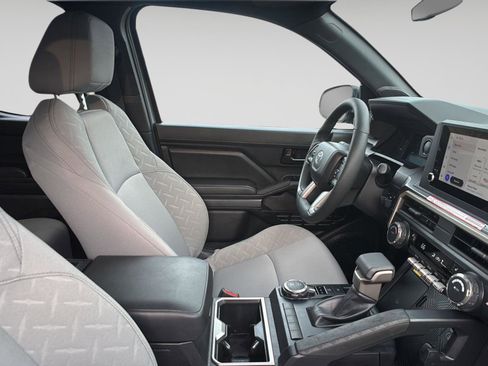 Used 2025 Toyota Tacoma SR5 image 33