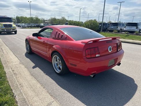 Used 2005 Ford Mustang GT RWD image 4