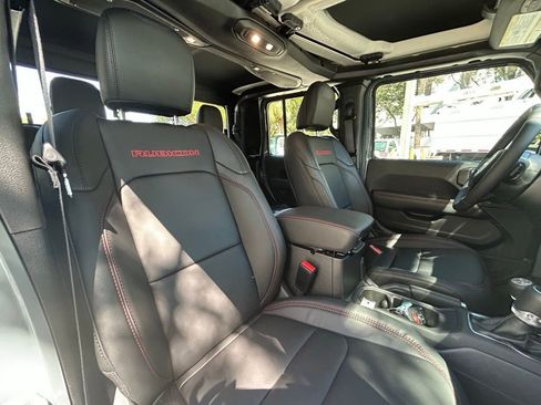 Certified 2025 Jeep Gladiator Rubicon image 34